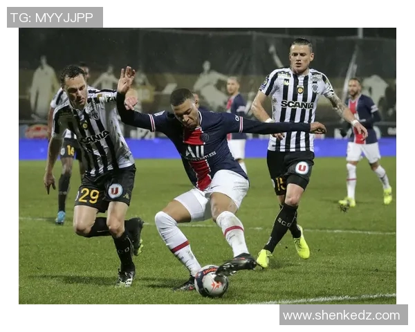 巴黎胜日尔曼与马赛的巅峰对决引发球迷热议与期待